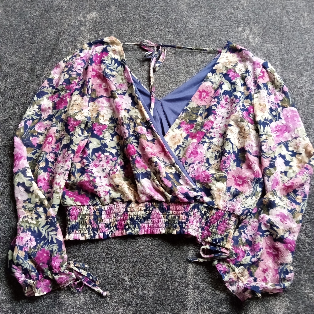 Rabbit Rose floral blouse - Picture 5 of 6